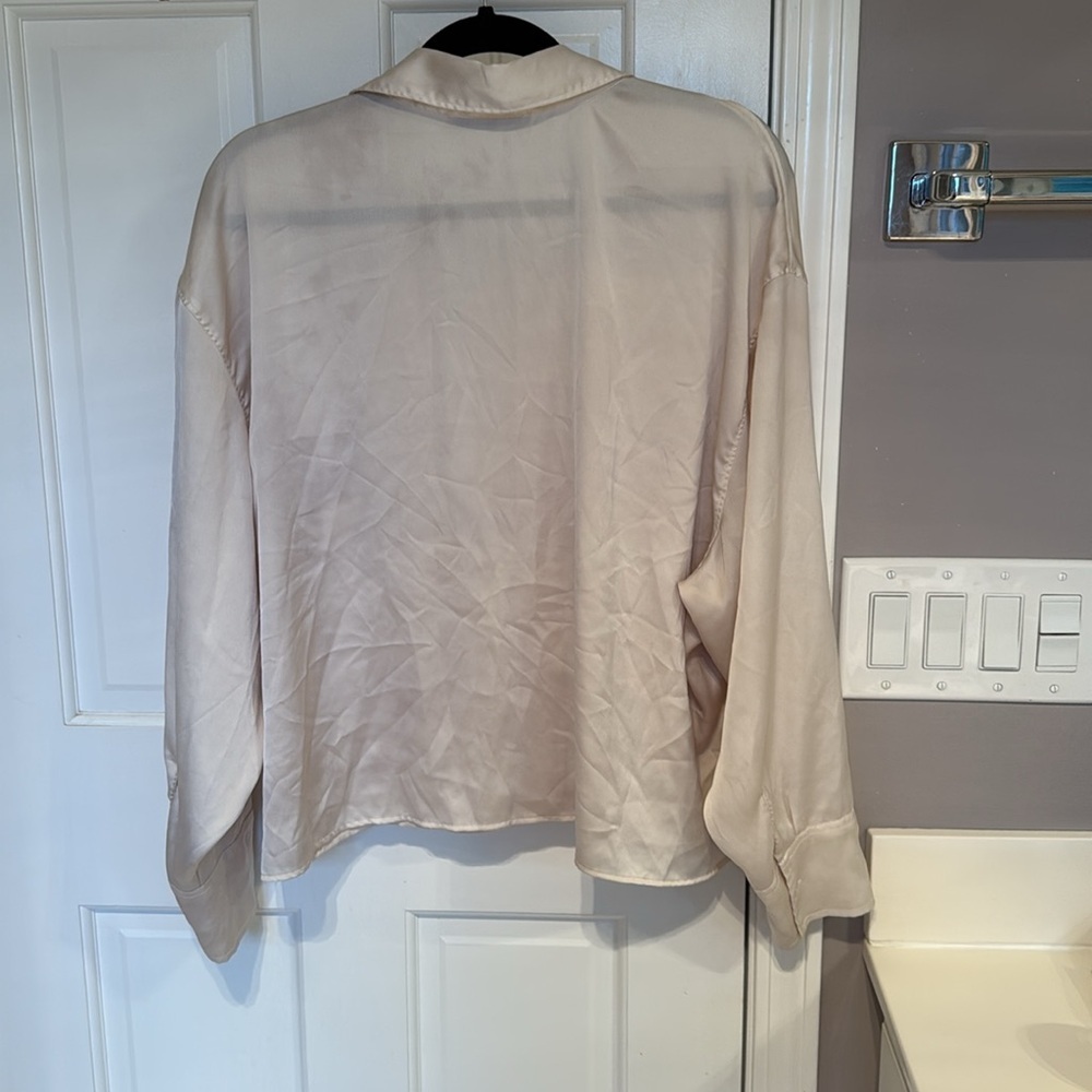 Abercrombie & Fitch Cream Satin Cropped Button Down Shirt - Picture 5 of 5